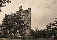 Brok - Ruiny dworu na zdjciu z lat 1955-60
